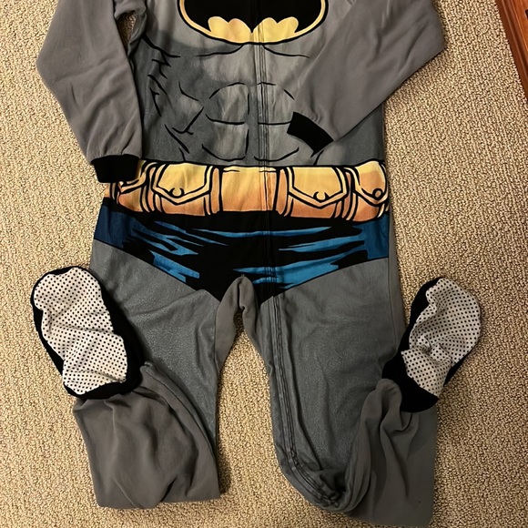 Batman fleece footed pjs size M 8 - Picture 2 of 2